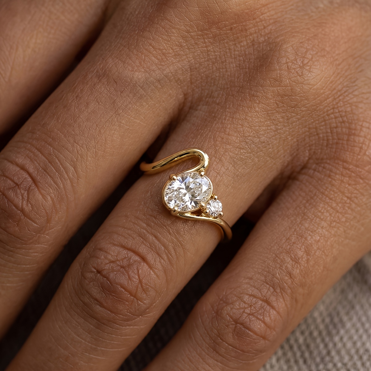Women's Luxury Wave Egg-Shaped Wedding Ring, Elegant Gift